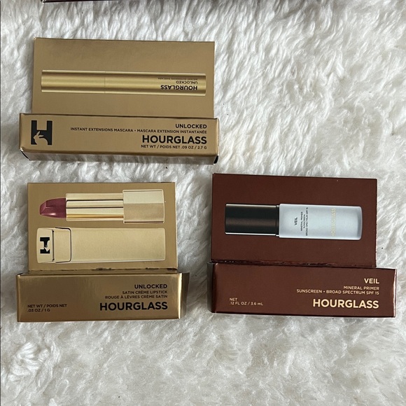 New Hourglass Makeup travel sizes set - Picture 2 of 3